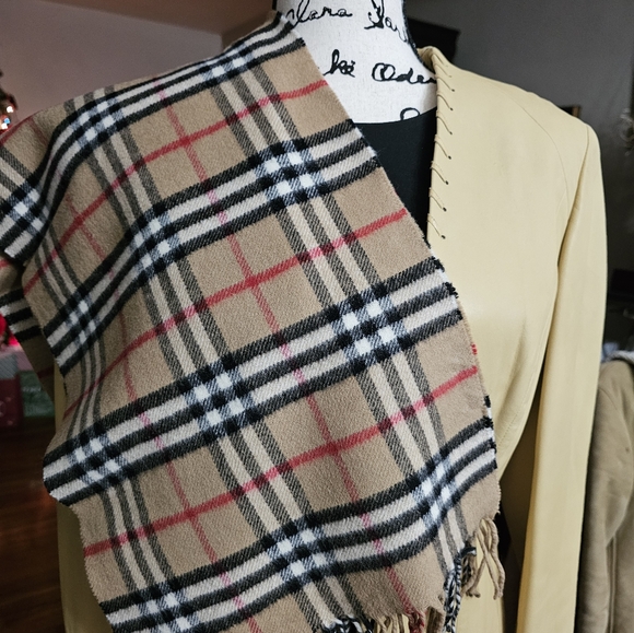 BURBERRY WINTER SCARF - Picture 10 of 11